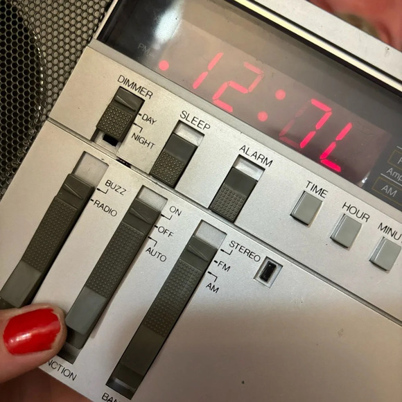 Vintage Pulser stereo  am/fm receiver/electronic alarm clock - Picture 12 of 12